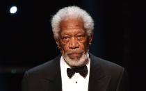 Mit nunmehr 86 Jahren hätte Morgan Freeman eigentlich längst jedes Recht, ein Rentnerdasein zu führen. Doch Hollywoods Alt-Star denkt gar nicht daran, seine Profession an den Nagel zu hängen. Wir nutzen seinen Geburtstag am 1. Juni, um an die wichtigsten Filme und größten Rollen des Schauspielers zu erinnern. (Bild: 2020 Getty Images/Aaron J. Thornton)