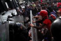 Abortion rights campaigners clash with police in Mexico City