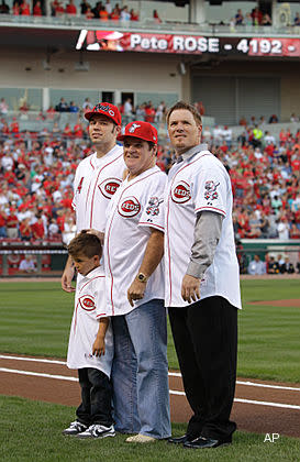 SI Photo Blog — Sparky Anderson laughs with Pete Rose before Game