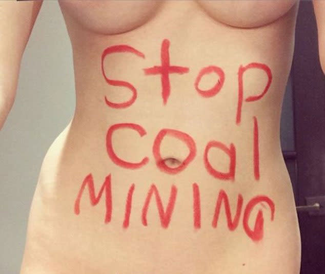 Robyn Lawley coal mining selfie