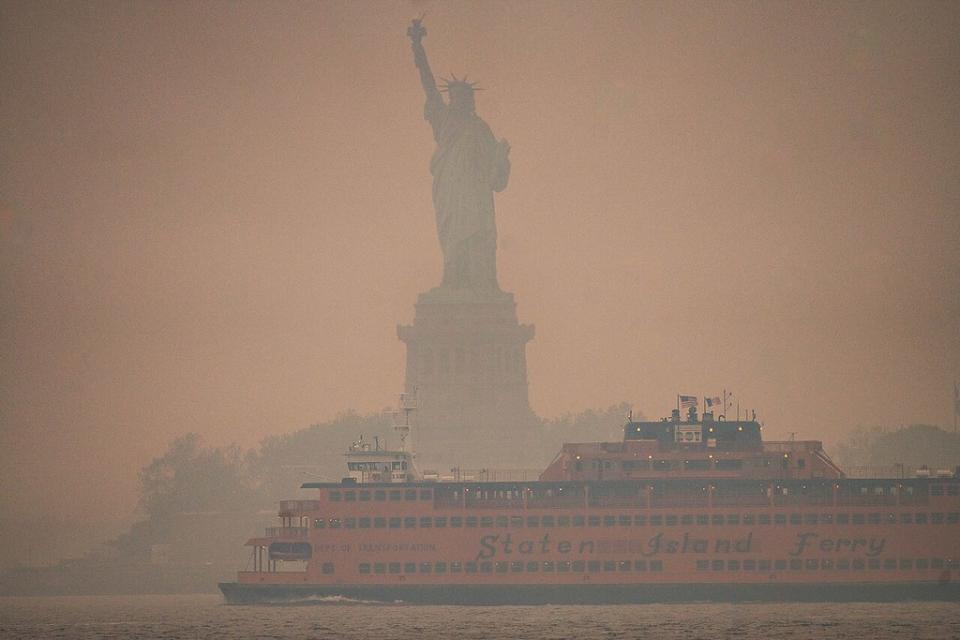 Quebec_Canada_Wildfire_Smoke_Consumes_New_Jersey_and_New_York_City_June_7_2023_-_52959378738