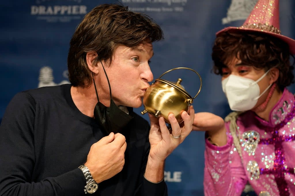 HASTY PUDDING-JASON BATEMAN (AP)