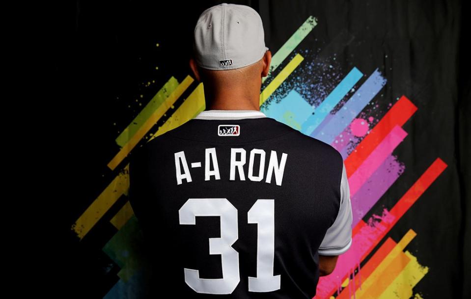 Aaron Hicks' Players Weekend uniform says A-A-Ron on the back, a 