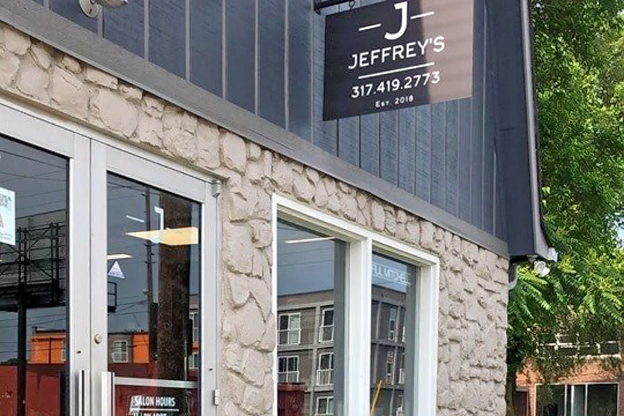 <b>Photo: jeffrey's/<a href="https://yelp.com/biz_photos/jeffrey-s-indianapolis?utm_campaign=b57265c0-dc82-415c-b61c-90e7314157cc%2C5cd4c120-cb89-47bd-bdb0-a6b3163c1f16&utm_medium=81024472-a80c-4266-a0e5-a3bf8775daa7" rel="nofollow noopener" target="_blank" data-ylk="slk:Yelp;elm:context_link;itc:0;sec:content-canvas" class="link ">Yelp</a></b>