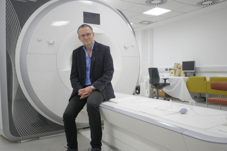 Horizon: How to Sleep Well with Michael Mosley,31-03-2022,Dr Michael Mosley,Picture shows: Dr Michael Mosley with CT scan machine,Storyboard Studios,Mya Padget