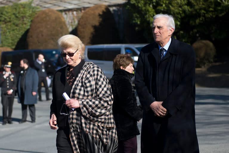 Margherita Agnelli, hija de Gianni, y su esposo, el conde ruso Serge De Pahlen durante el funeral de Marella Agnelli, en 2019