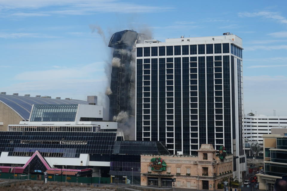 Symbolisches Ende einer Ära: Das Trump Plaza Casino in Atlantic City wurde 2021 gesprengt (Foto: REUTERS/Carlo Allegri)