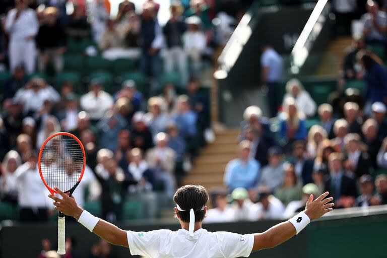 De espaldas a la historia, de frente a la gente: Francisco Comesaña celebra a lo grande en el All England