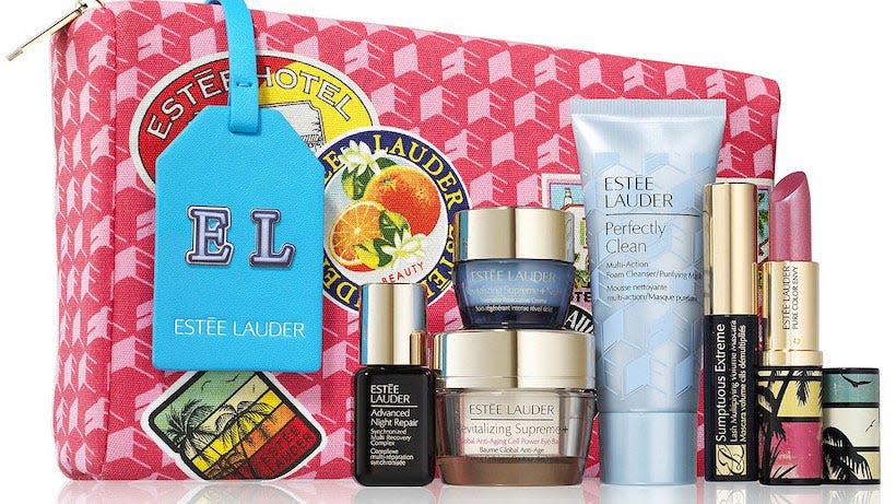Get a free bag of goodies with your purchase of $39.50 or more in Estée Lauder makeup at Macy's.