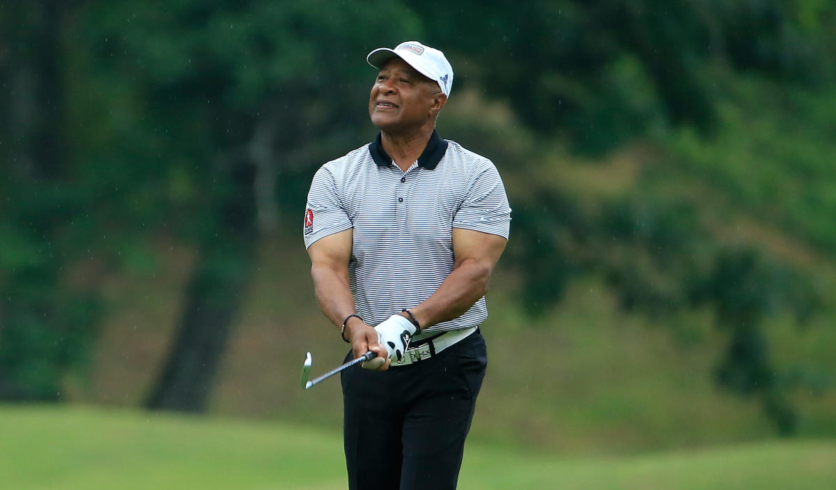 Cardinals legend Smith plays a round with lake golf pros