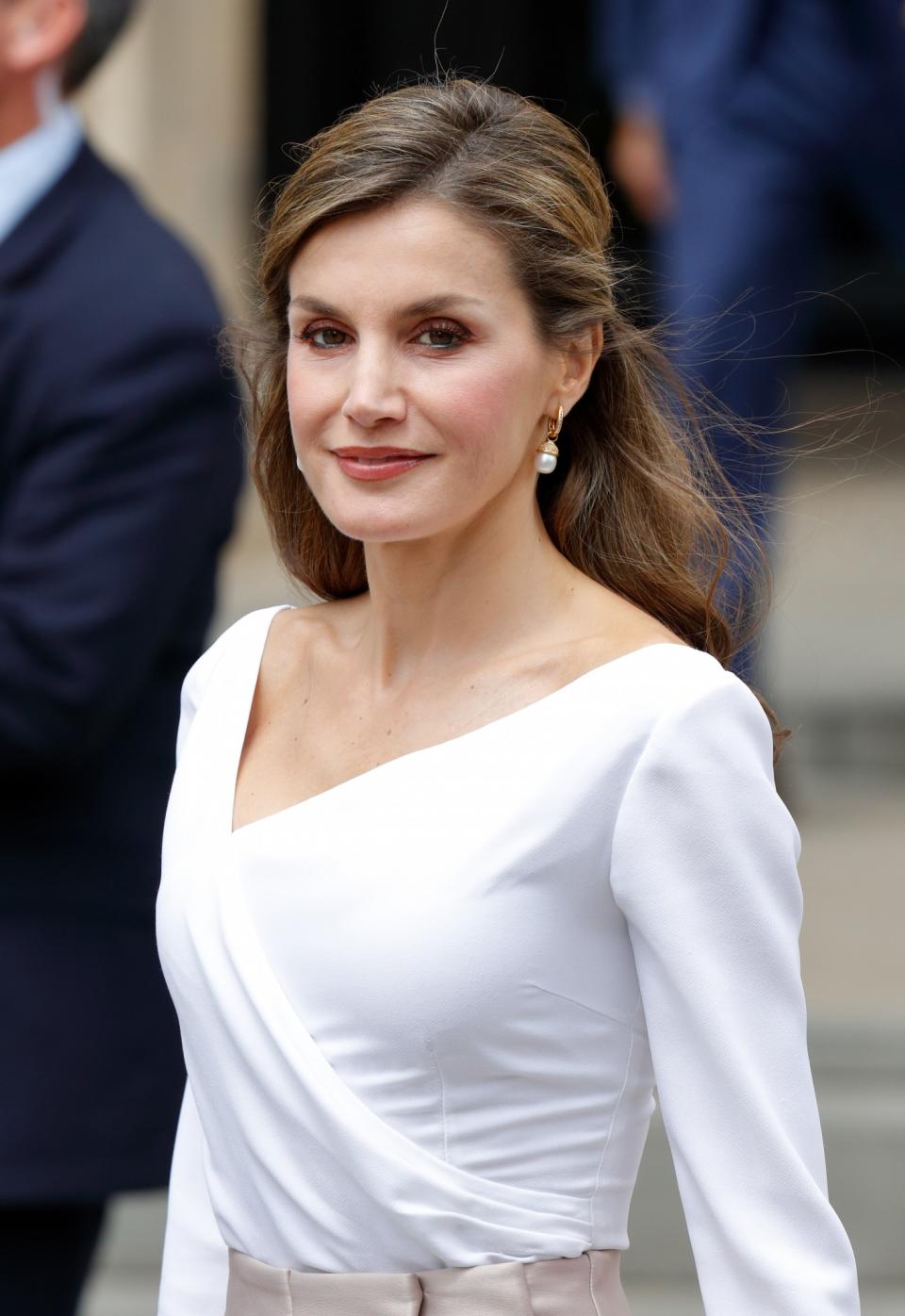 La reina Letizia da cátedra de buen vestir en Inglaterra