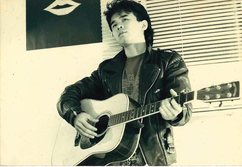 讀大學時，陳玉勳開始組樂團練吉他，他視搖滾樂為心中神聖的事情。（陳玉勳提供）