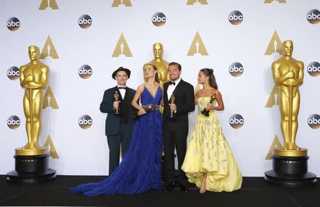 Best supporting actor Mark Rylance, "Bridge of Spies", Best actress Brie Larson, "Room", best actor Leonardo DiCaprio, "The Revenant" and best supporting actress Alicia Vikander, "The Danish Girl", pose during the 88th Academy Awards in Hollywood, California February 28, 2016. REUTERS/Mike Blake