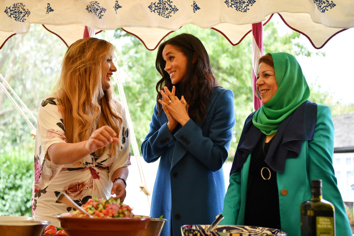 Meghan, Duchess of Sussex helps to prepare food at the launch of a cookbook with recipes from a group of women affected by the Grenfell Tower fire at Kensington Palace in London, Britain September 20, 2018. Ben Stansall/Pool via Reuters