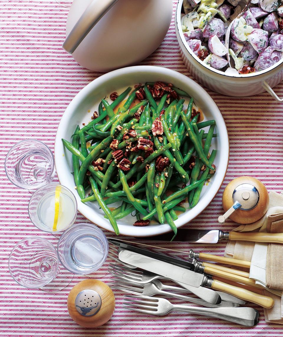 Green Beans With Pecans and Maple Vinaigrette