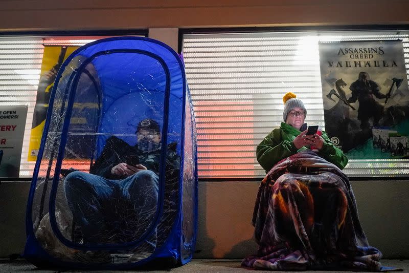 Shoppers head to stores in search of Black Friday savings in Kentucky