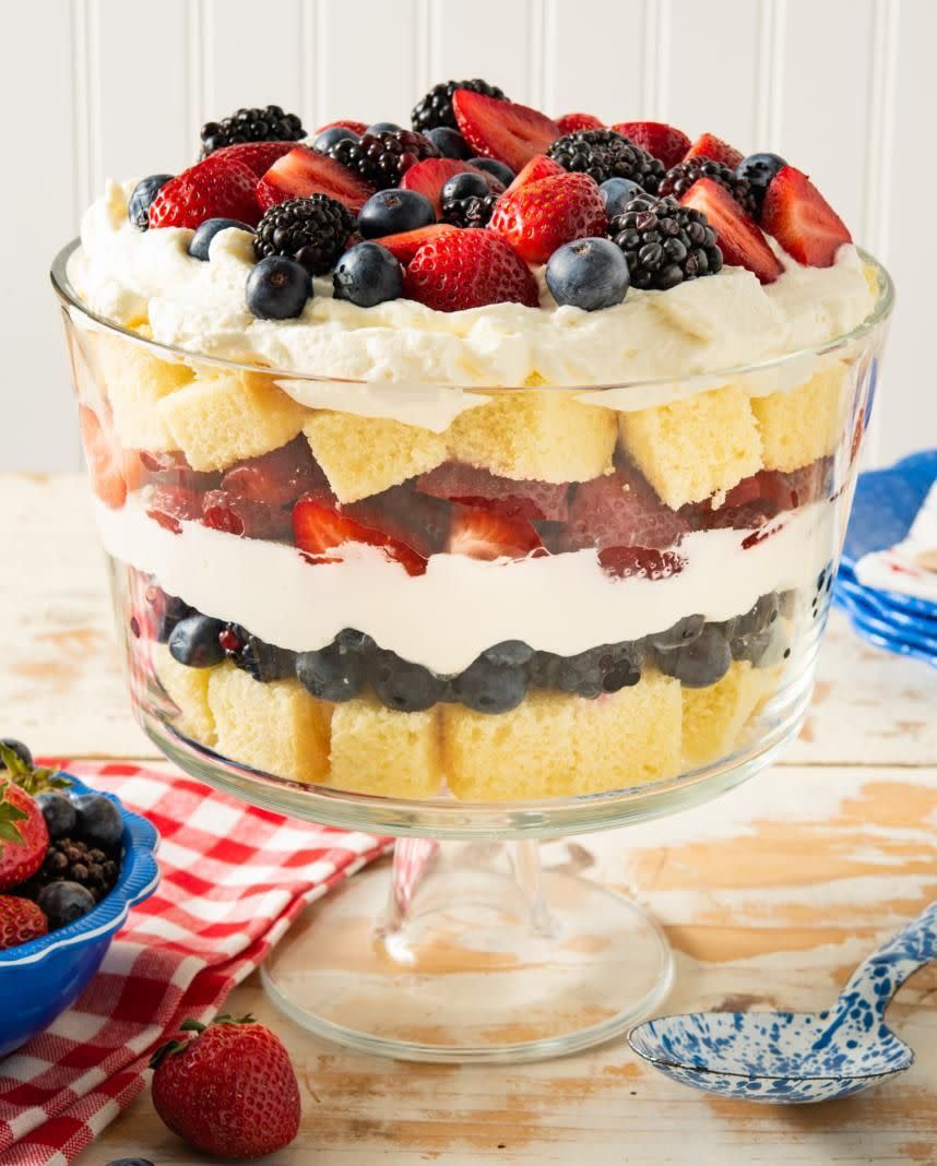 easy no bake desserts like berry trifle