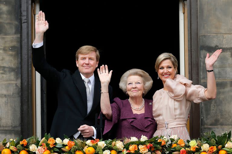 Guillermo y Máxima junto a Beatriz, hija del príncipe Bernardo