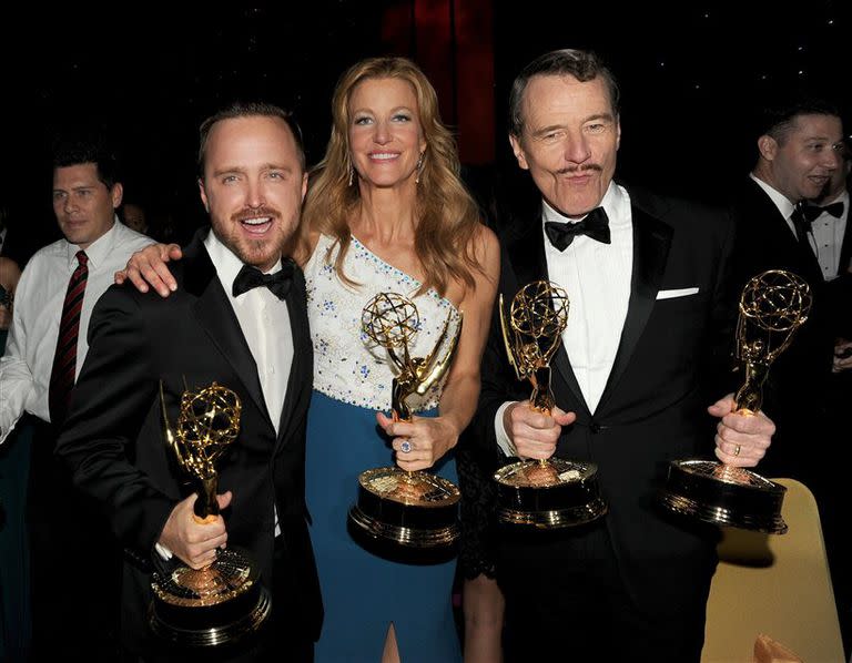 Aaron Paul, Anna Gunn y Bryan Cranston, con sus lauros