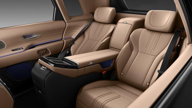 What It's Like Inside Rolls-Royce's $410,000 Luxury SUV