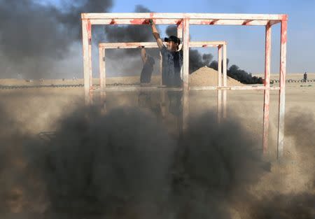 Sunni volunteers, who have joined the Abbas Fighting Division, take part in a field training in Kerbala, Iraq December 20, 2017. REUTERS/Thaier Al-Sudani