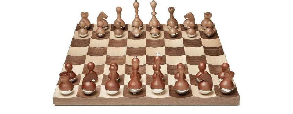 wobbly chess set