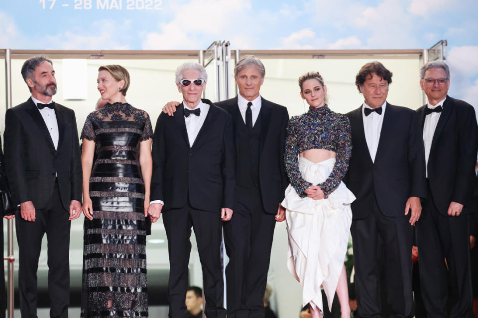 Léay Seydoux, David Cronenberg, Viggo Mortenson et Kristen Stewart entourés de l'équipe du film