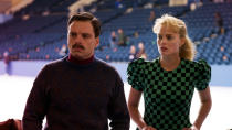 Eine überehrgeizige Eisprinzessin und ihre trottelige Entourage sorgten für einen der größten Sportskandale der Geschichte. Mit wem das schwarzhumorige Biopic "I, Tonya" aber vor allem abrechnet, erfahren Sie hier.