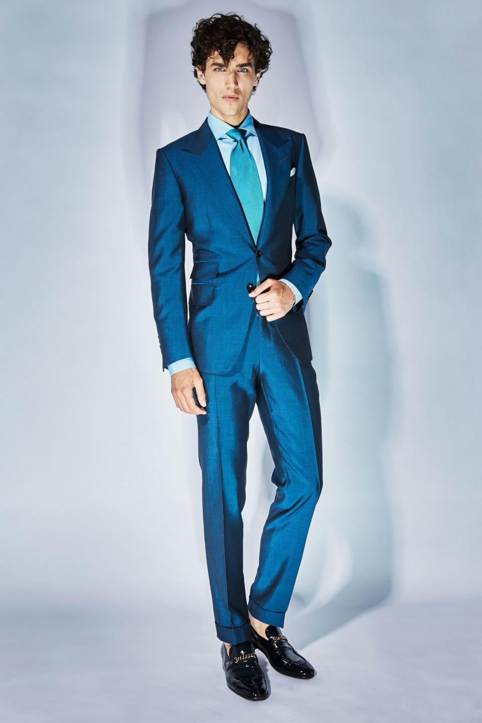 <p>And I guess Joe would be at the rehearsal dinner or whatever, so here ya go. He's got both enough suave to carry this sapphire Tom Ford suit off. </p>