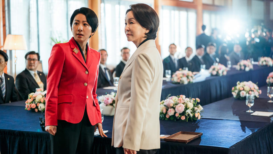 Kim hee-ae and Kim Mi-sook in Netflix's The Whirlwind