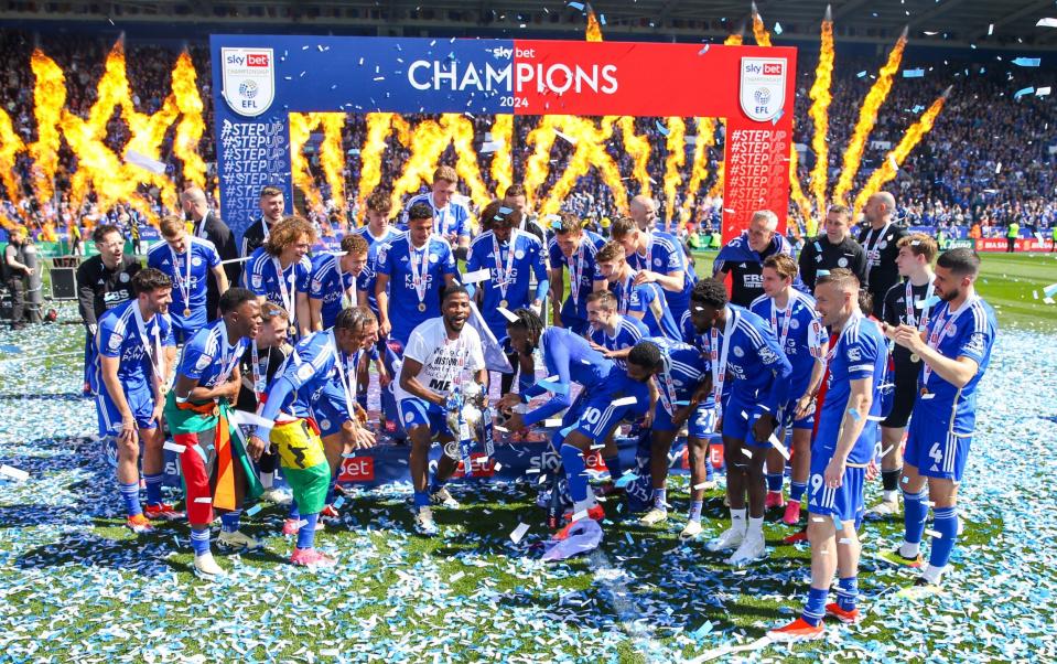 Leicester City players lift the trophy during the Sky Bet Championship match between Leicester City and Blackburn Rovers