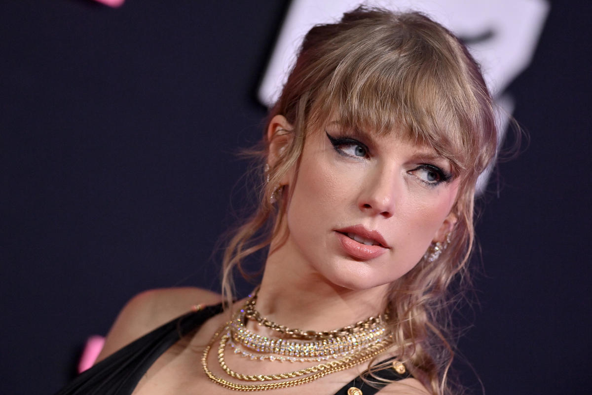 Taylor Swift attends Kansas City Chiefs game, boosting sales of