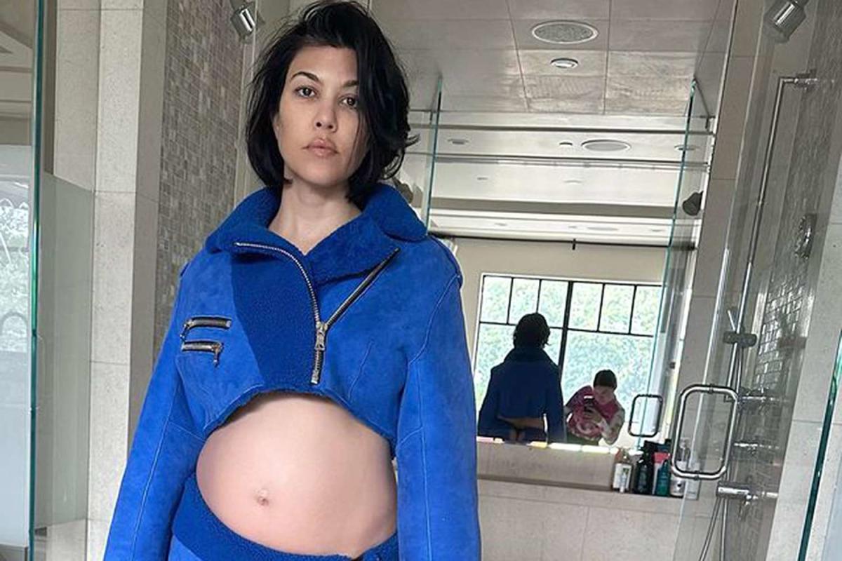 Pregnant Kourtney Kardashian Jokes She S Hanging On By A Thread While   D8e687b06225c1db6057861530e0e844