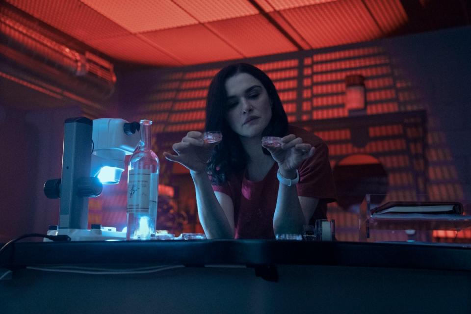 Rachel Weisz as Elliot (Niko Tavernise/Prime Video)