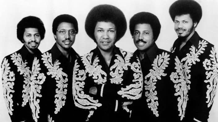 The brothers in the R&B vocal group Tavares: (from left) Vierra “Butch” Tavares Jr., Antone Laurence “Chubby” Tavares, Ralph Vierra Tavares, Arthur Paul “Pooch” Tavares and Perry Lee “Tiny” Tavares. (Photo: Getty Images)