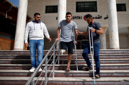 Palestinian cyclist Alaa Al-Daly, 21, who lost his leg by a bullet fired by Israeli troops, leaves a hospital in Gaza City, April 18, 2018. REUTERS/Suhaib Salem