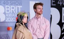 Weil er es verdient hat, hier auch erwähnt zu werden: Billie Eilishs großer Bruder Finneas (hier gemeinsam bei den Brit-Awards 2020) begleitet die Karriere der jungen Pop-Sängerin seit Tag eins als Produzent und Co-Songwriter. Ohne seine Arbeit wäre ihr Erfolg in dieser Form wohl undenkbar. (Bild: 2020 Getty Images/Joe Maher)