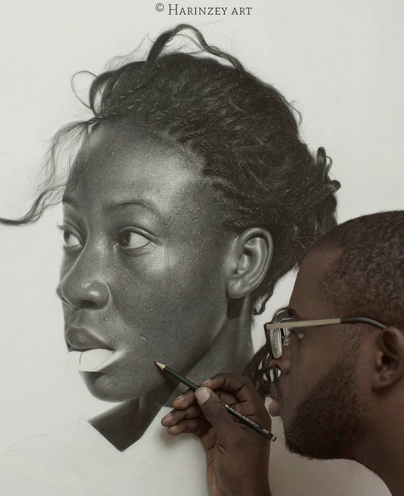 <p>Para aquellos que todavía no creen que estos retratos son dibujos hechos a mano, el nigeriano suele publicar en su cuenta de Instagram (donde tiene casi 40 mil seguidores) las fotos de su progreso en cada etapa del trabajo. </p>