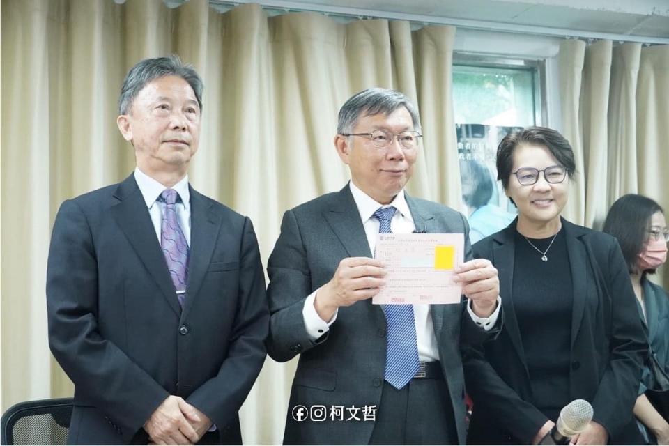 民眾黨主席柯文哲8日赴中央黨部登記參選2024總統。   圖：翻攝柯文哲臉書