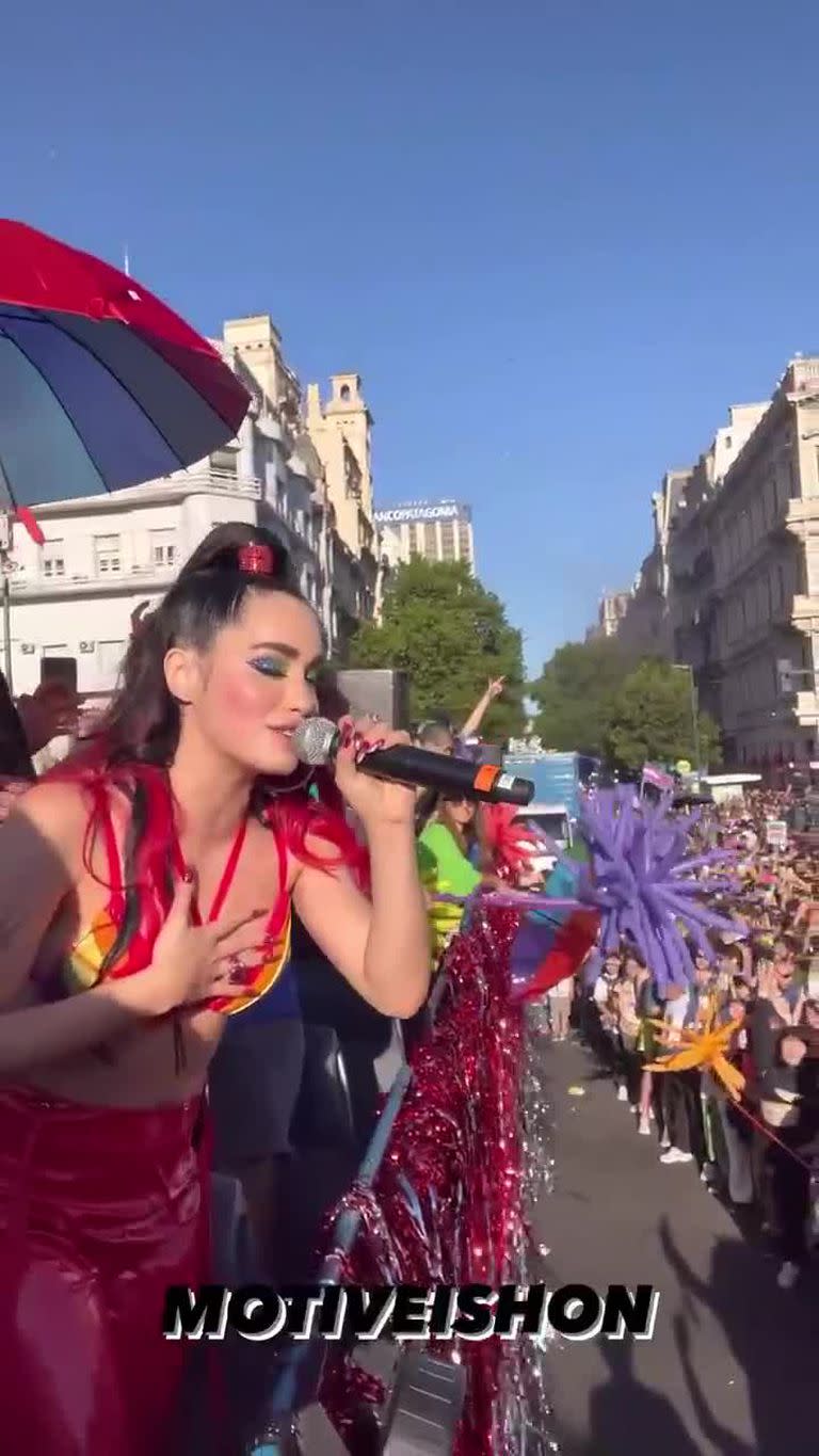 Lali Espósito, en la Marcha del Orgullo