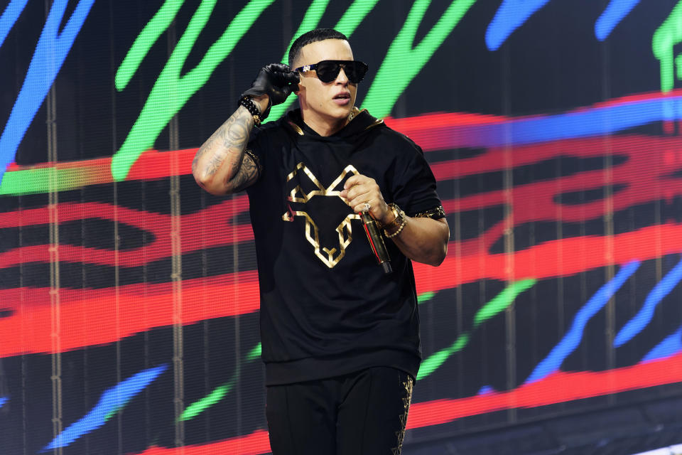 Daddy Yankee durante un concierto de su gira de despedida "La última vuelta" en la Arena Allstate el domingo 4 de septiembre de 2022, en Rosemont, Illinois. La gira de Daddy Yankee se encuentra entre las más lucrativas del momento. (Foto Rob Grabowski/Invision/AP)