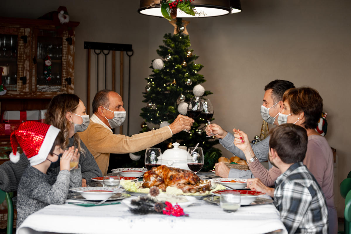 Дадут ли на новый год. Запрет нового года. Christmas Gathering. Рождественский во время болезни.