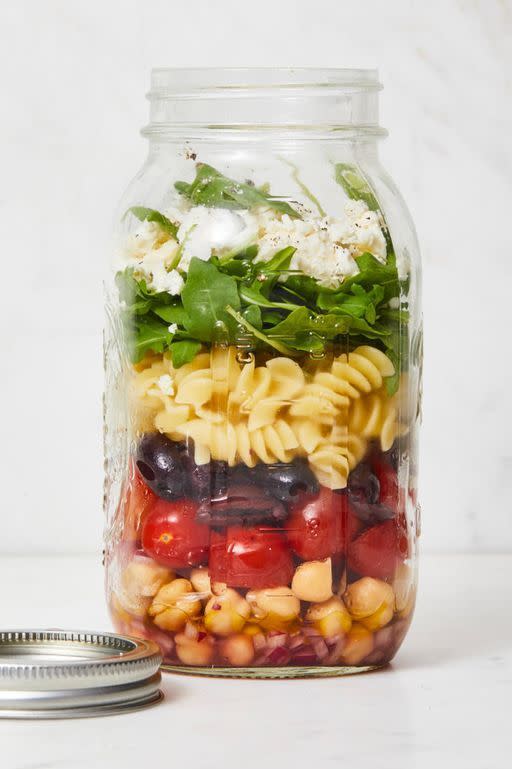 prepacked salad in a jar with tomato, pasta, greens, chickpeas, onions and more