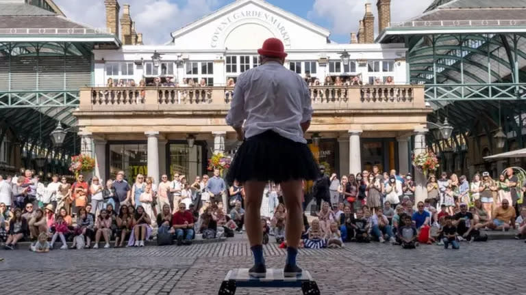 Covent Garden es un barrio turístico de Londres donde actúan varios artistas callejeros