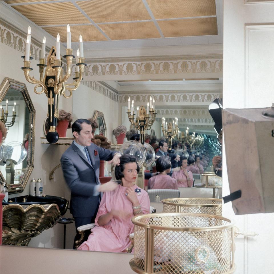 Gloria Vanderbilt Revlon boutique on 5th Avenue - Horst P. Horst/Conde Nast via Getty Images