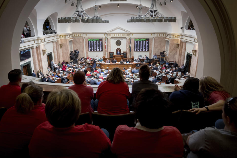 Kentucky teachers march on state Capitol