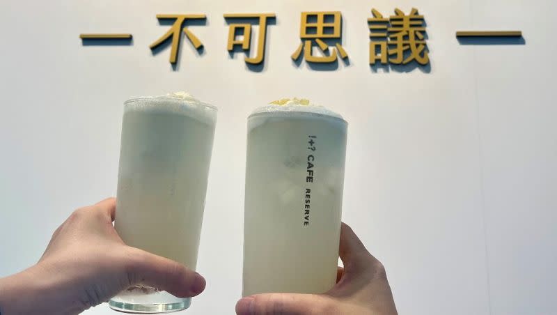 ▲「!+? CAFE RESERVE不可思議咖啡」推出蘋果蘇打浮羅特、蜂蜜蘇打浮羅特2款新品。（圖／7-ELEVEN提供）