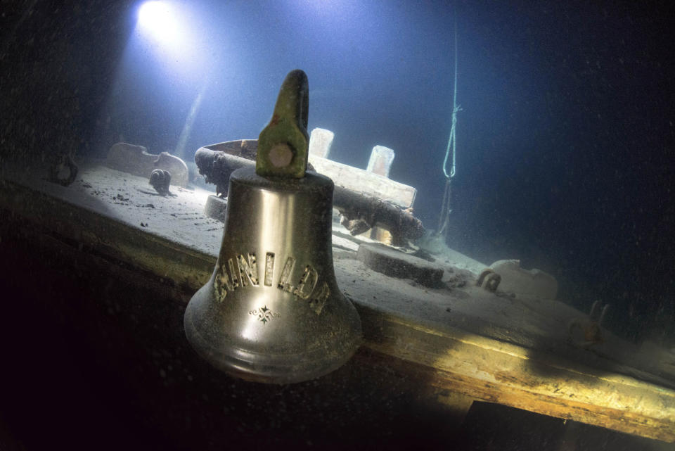 El Gunilda sumergido bajo el mar