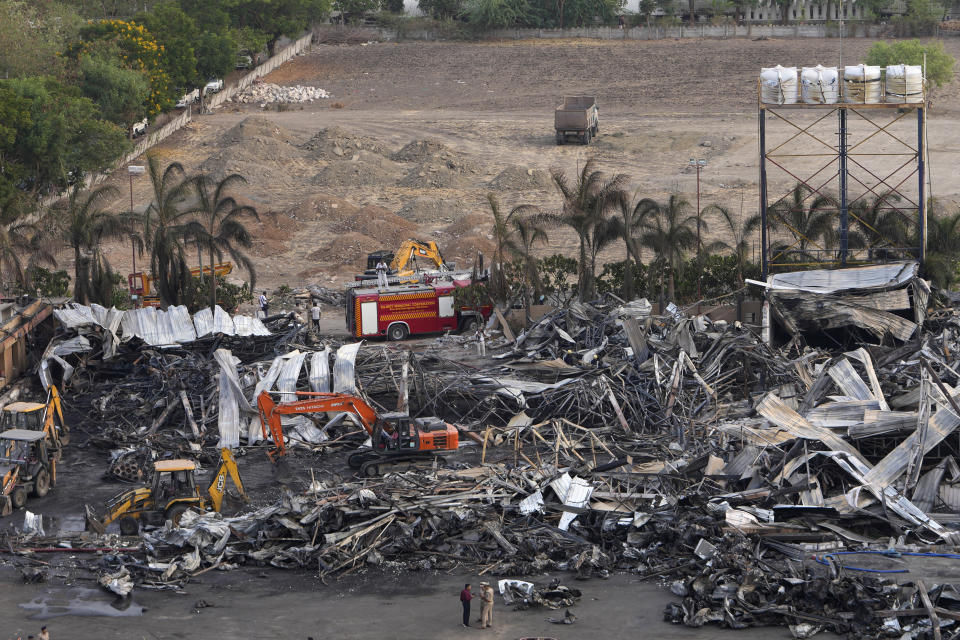 25日，印度一家非法經營的遊樂園發生重大火災，造成至少35人死亡，其中包括12名兒童。（圖／美聯社）