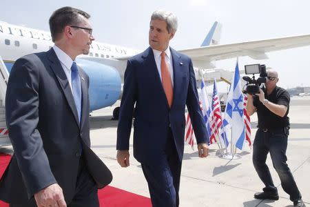 U.S. Secretary of State John Kerry talks with U.S. Embassy Deputy Chief of Mission Bill Grant as he arrives in Tel Aviv, July 23, 2014. REUTERS/Charles Dharapak/Pool